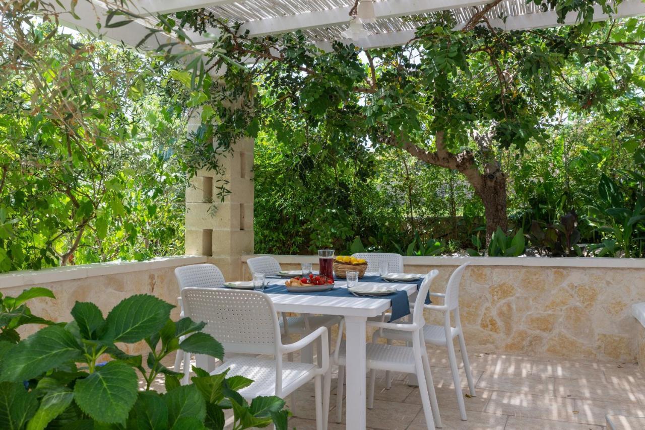 Appartamento Gardenia In Villa Mariella オストゥーニ エクステリア 写真