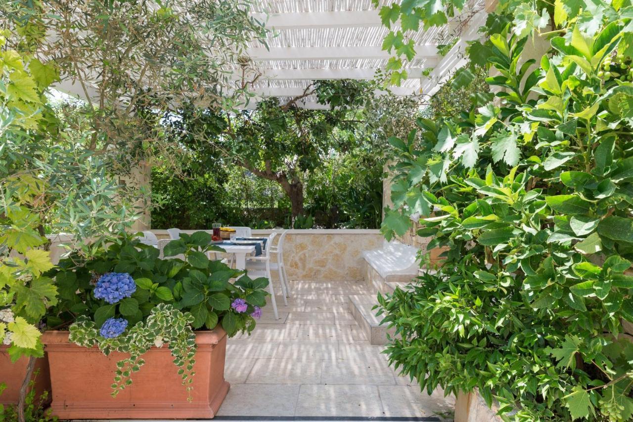 Appartamento Gardenia In Villa Mariella オストゥーニ エクステリア 写真