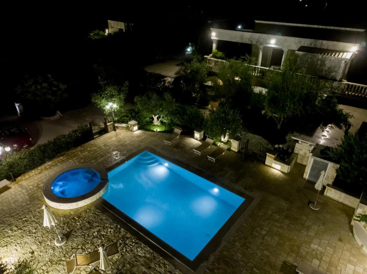 Appartamento Gardenia In Villa Mariella オストゥーニ エクステリア 写真
