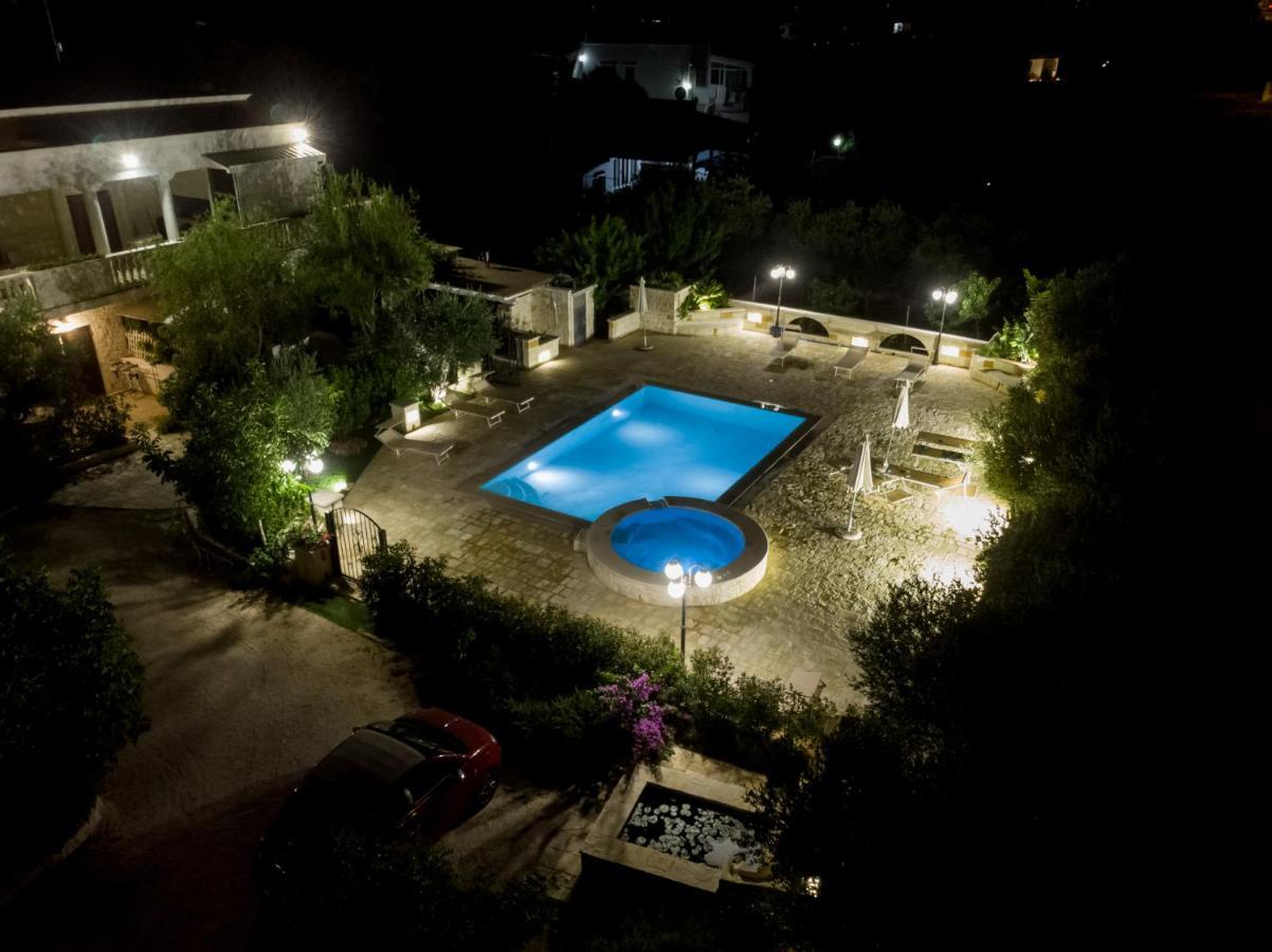 Appartamento Gardenia In Villa Mariella オストゥーニ エクステリア 写真