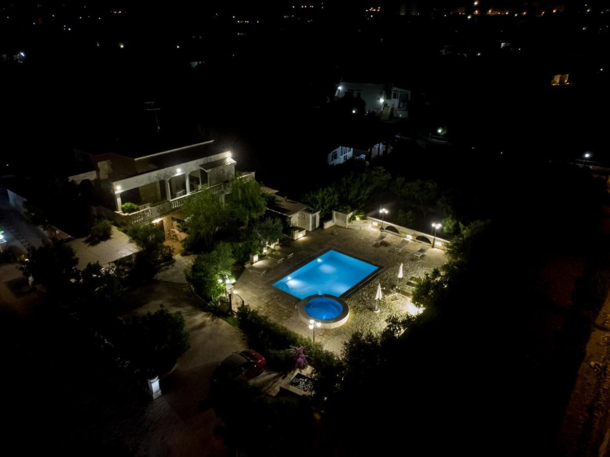 Appartamento Gardenia In Villa Mariella オストゥーニ エクステリア 写真