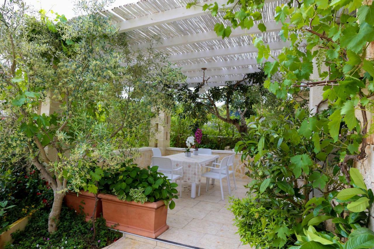 Appartamento Gardenia In Villa Mariella オストゥーニ エクステリア 写真